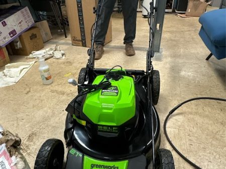 Greenworks 40V 20  Brushless Push Mower, 4.0Ah Battery (Aluminum Handles + Light) - used_good For Sale